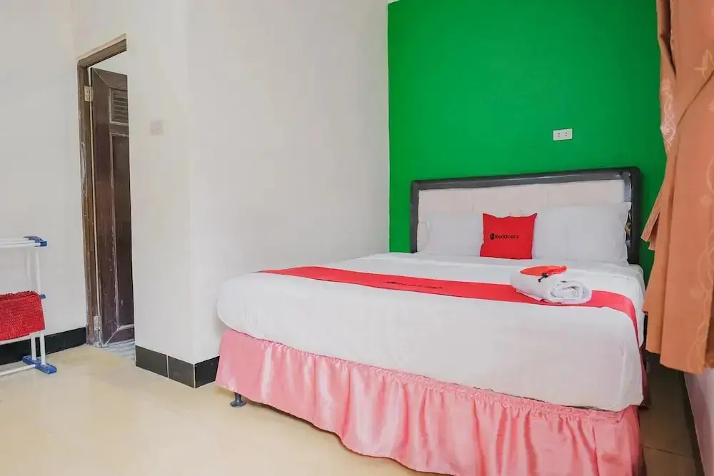 Лива: RedDoorz Syariah near Kebun Raya Liwa