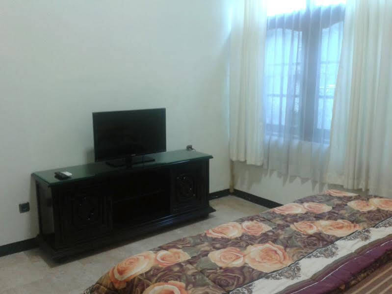 Депок: Halmahera Homestay