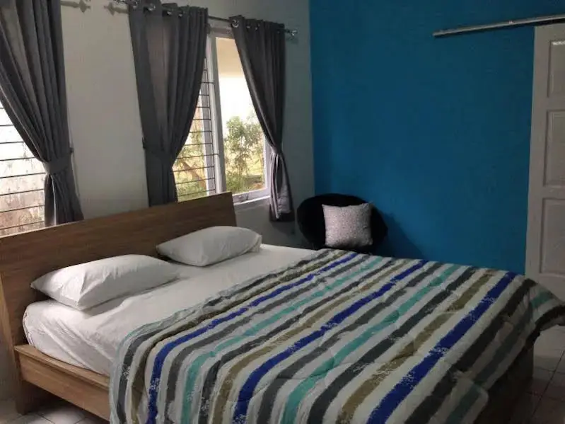 Паромпонг: Iris Home