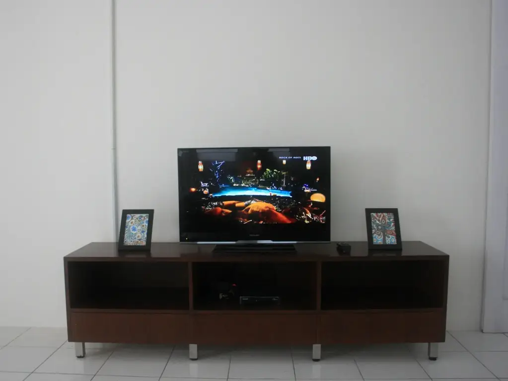 Паромпонг: Iris Home