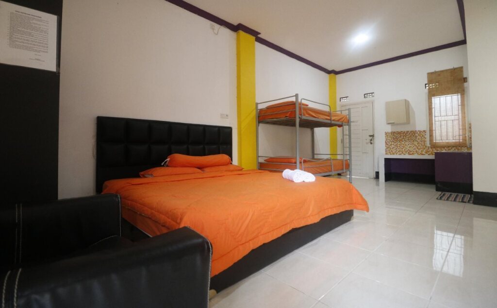 Баликпапан: Emweka Guest House n Pavillion