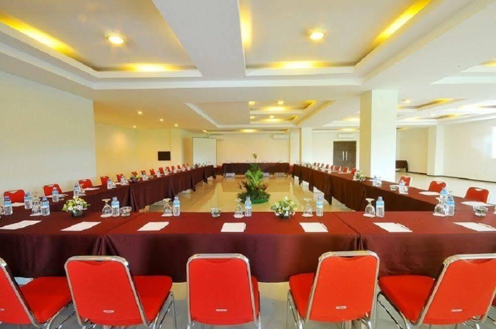 Матарам: Hotel Pratama