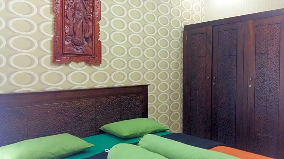 Паромпонг: Villa Roemi