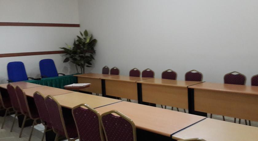Банджанбару: Hotel Ratu Elok