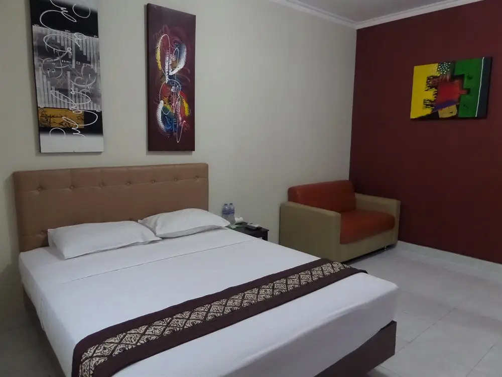 Депок: Emdi House