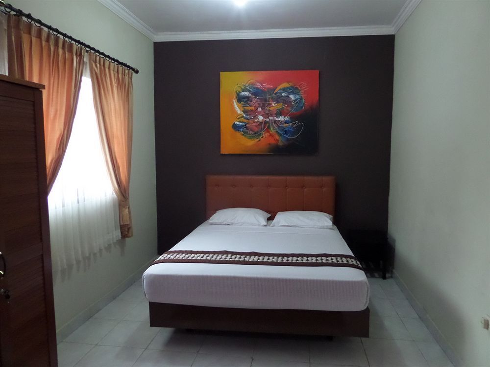 Депок: Emdi House