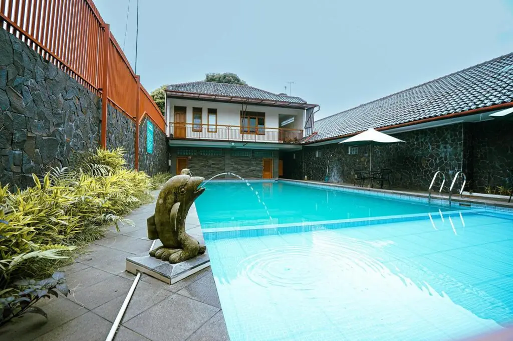 Сиамис: The Priangan Hotel I Yos Sudarso