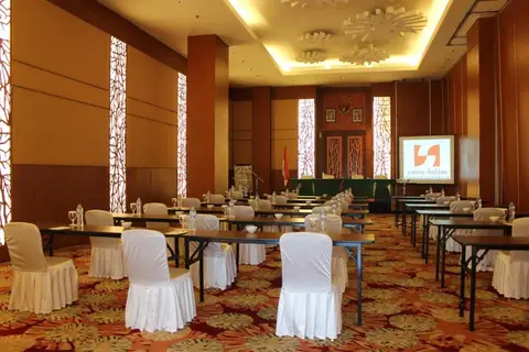 Swiss-Belinn Manyar — фото 1