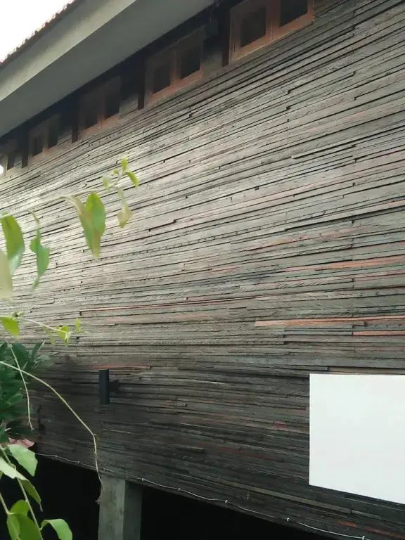 Санур: Made House