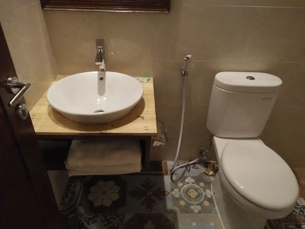 Санур: Made House