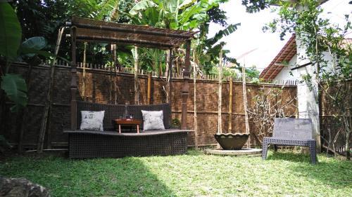 Батуретно: Rumah Lotus