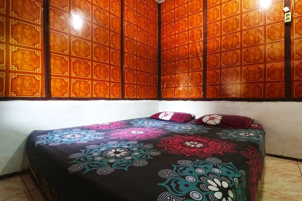 Готонг Ройонг: Batu Kapal Guest House