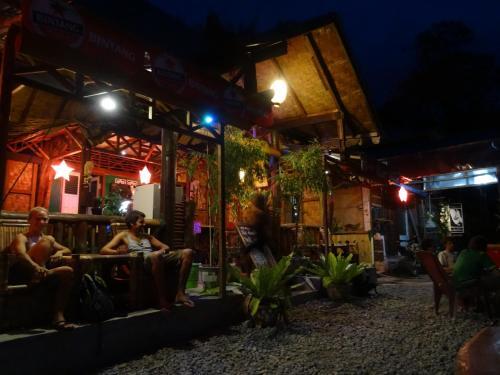 Букит Лаванг: Terimakasih Bar and Guesthouse