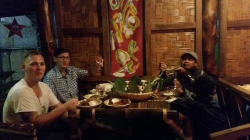 Букит Лаванг: Terimakasih Bar and Guesthouse