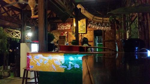 Букит Лаванг: Terimakasih Bar and Guesthouse