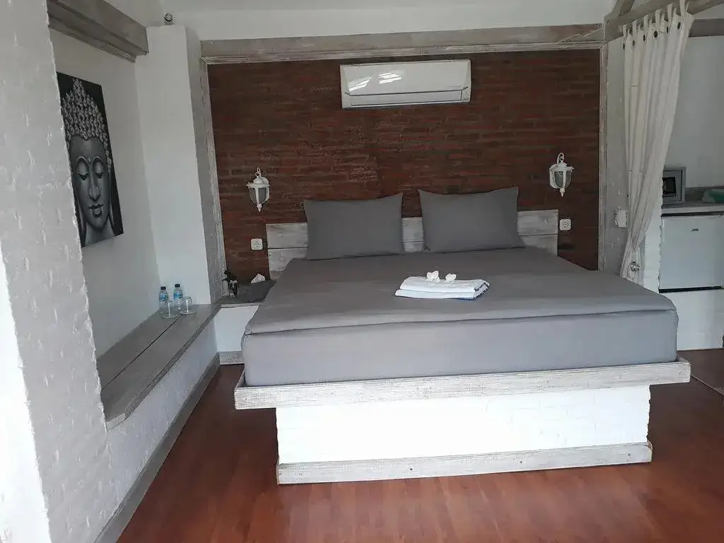 Jerowaru: Lombok Hill Wiolett