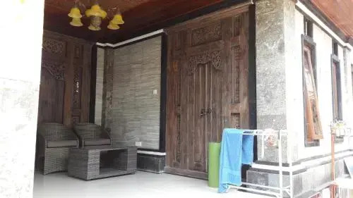 Убуд: Three Ayu Family House