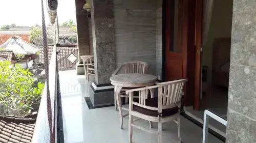 Убуд: Three Ayu Family House