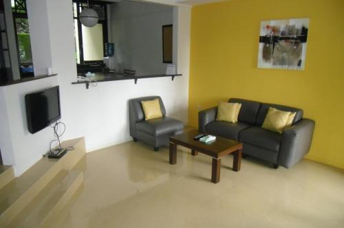 Сукарайя: Gunung Geulis Cottages managed by Royal Tulip