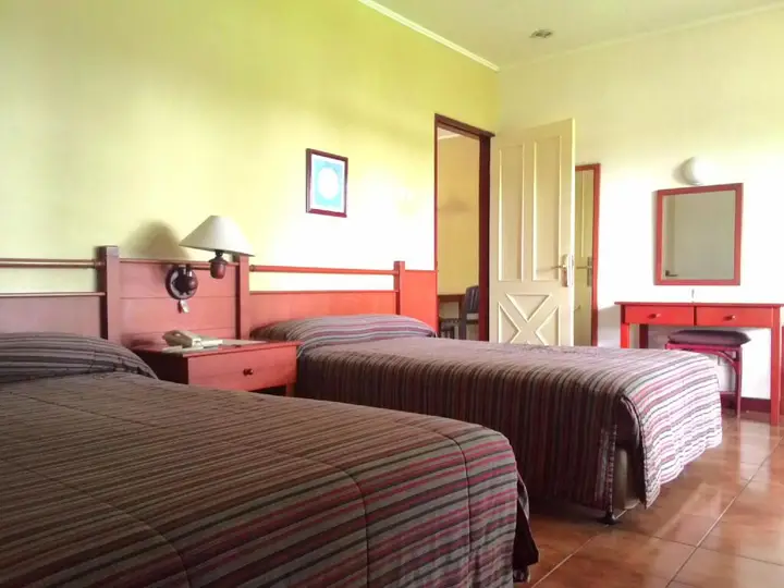 Сукарайя: Gunung Geulis Cottages managed by Royal Tulip