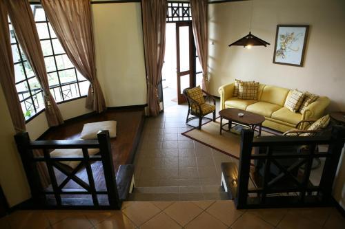 Сукарайя: Gunung Geulis Cottages managed by Royal Tulip