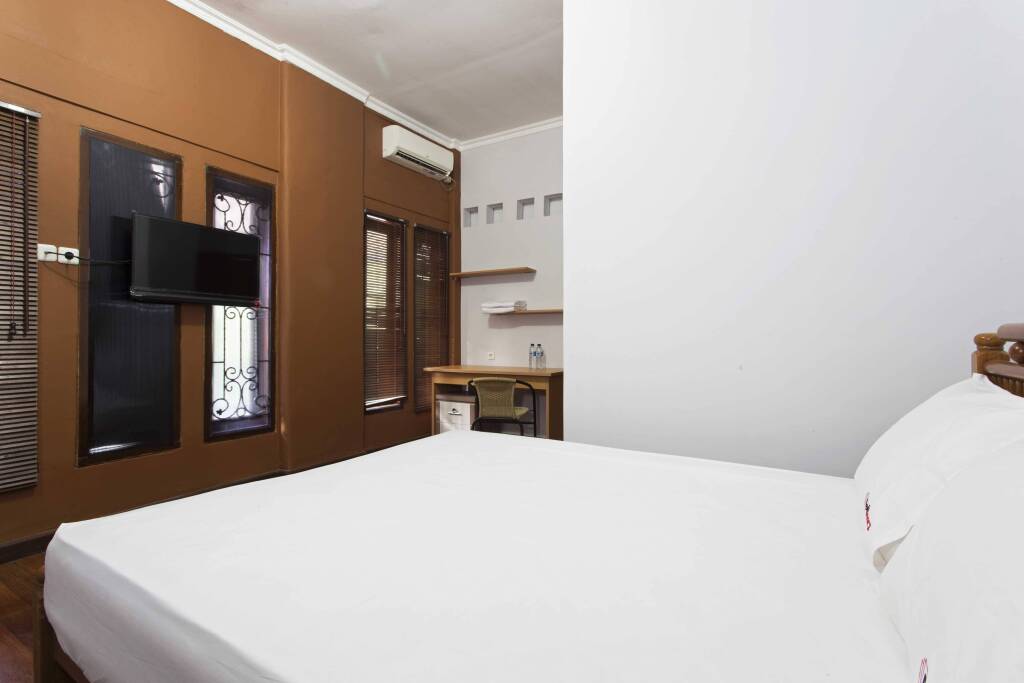 Джакарта: RedDoorz near Tebet Station