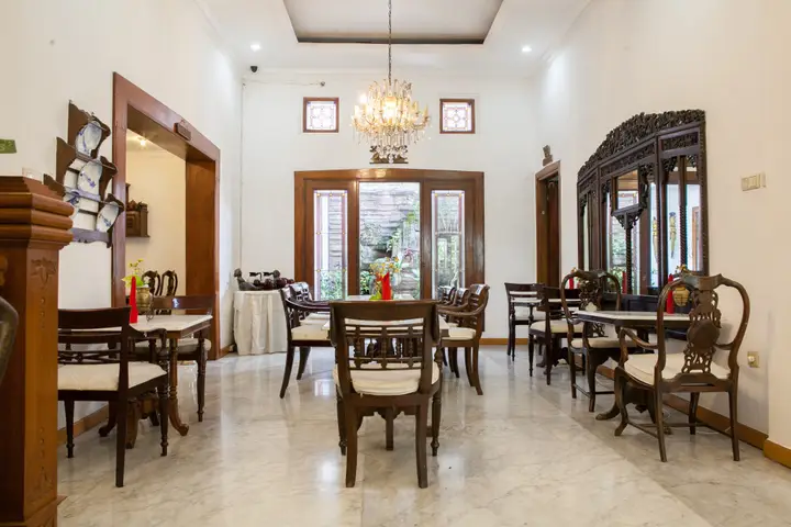 Бандунг: Lombok Ethnic Bandung