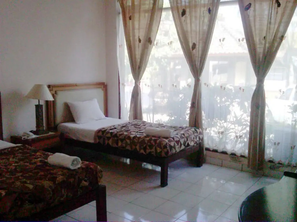 Сингараджа: Cempaka Lovina Hotel