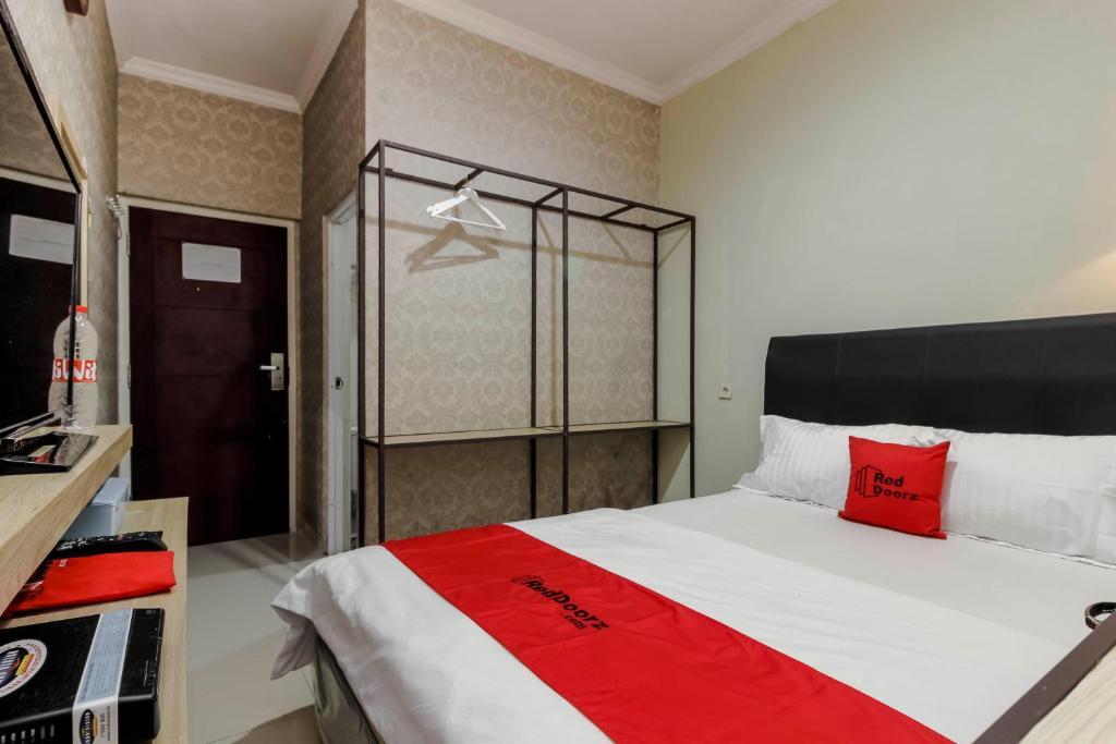Чикаранг: RedDoorz Plus near Lippo Cikarang Mall