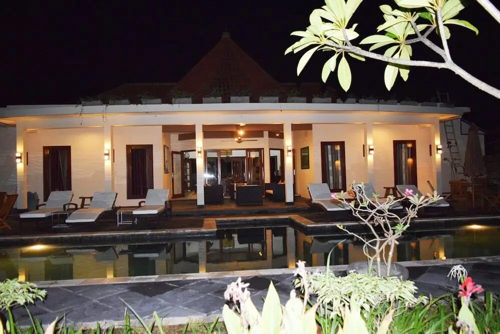 Матарам: Villa Amari