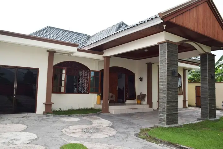 Матарам: Adeeva Villa