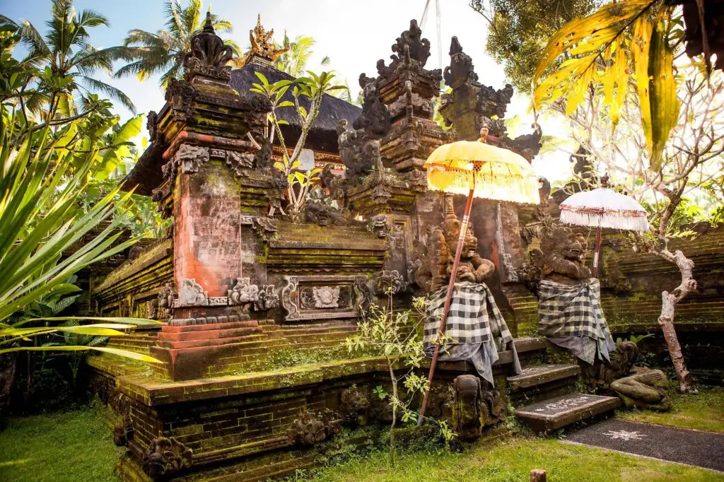 Табанан: Rumah Desa
