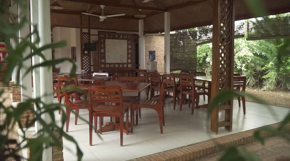 Браджа Йекти: The Satwa Elephant Ecolodge