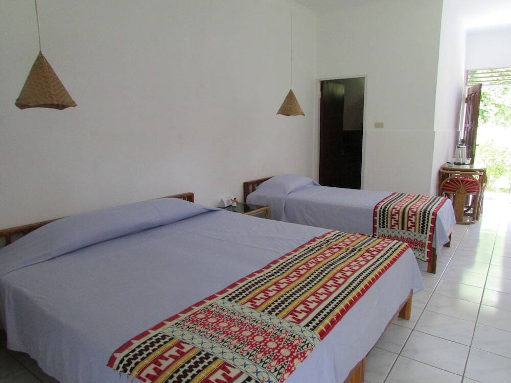 Браджа Йекти: The Satwa Elephant Ecolodge