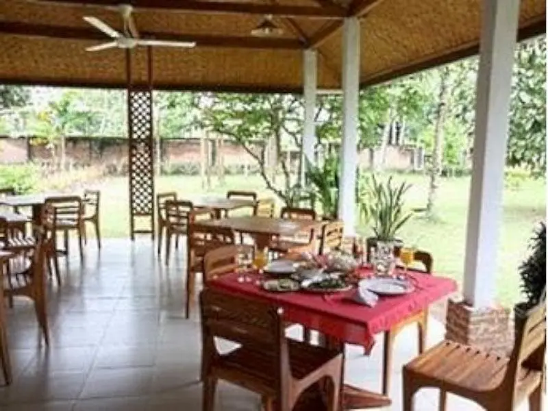 Браджа Йекти: The Satwa Elephant Ecolodge