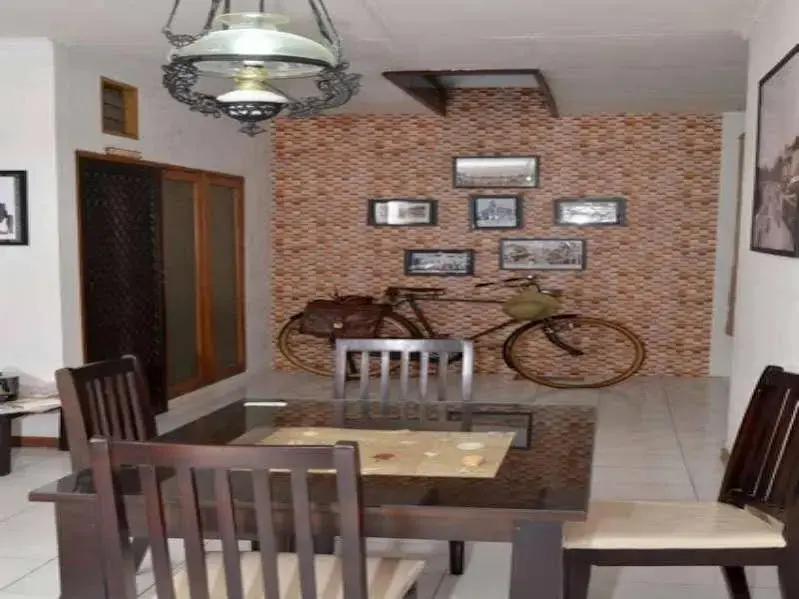 Сурабая: Ontel Guest House