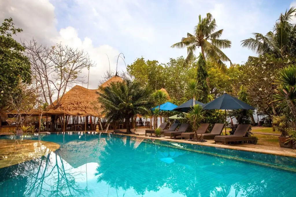 Лембонган-Айленд: Hai Tide Beach Resort