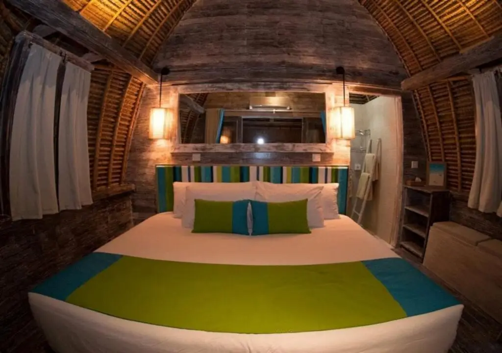Лембонган-Айленд: Hai Tide Beach Resort