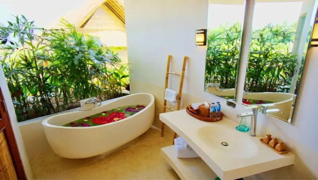 Сукавати: Floating Leaf Eco-Luxury Retreat