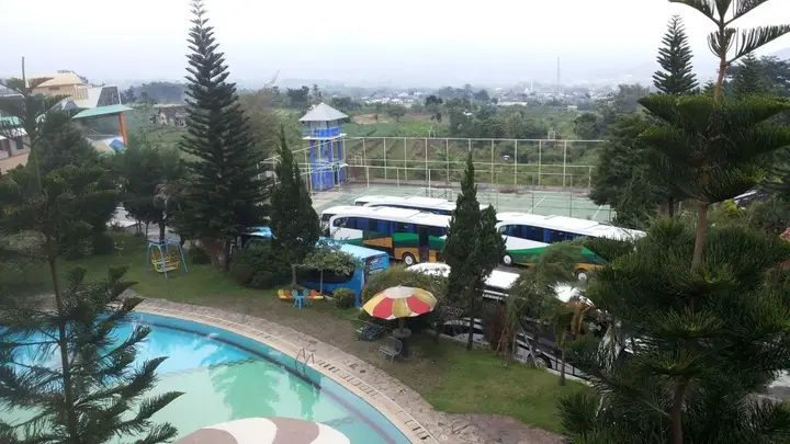 Бату: Hotel Surya Indah