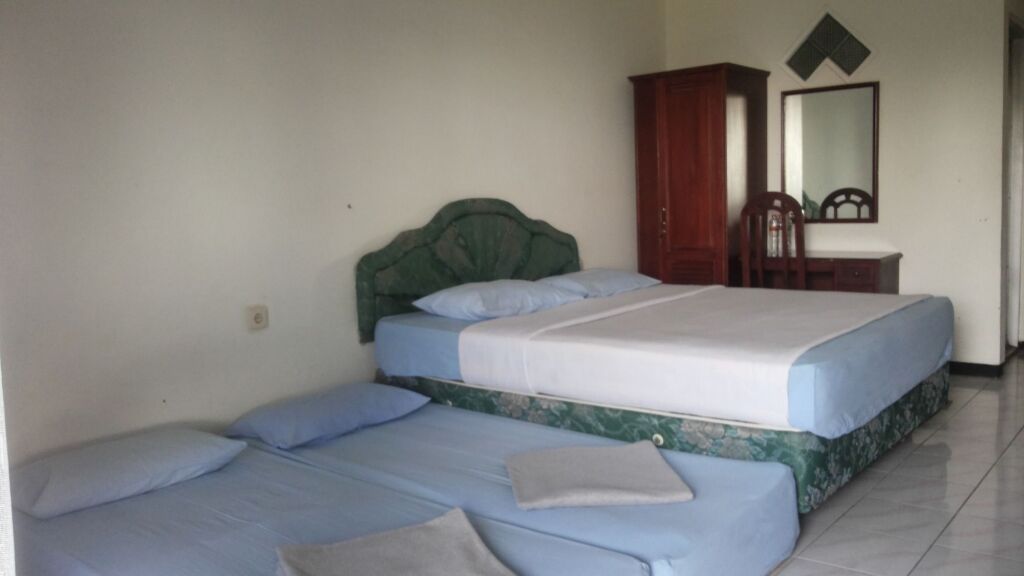 Бату: Hotel Surya Indah