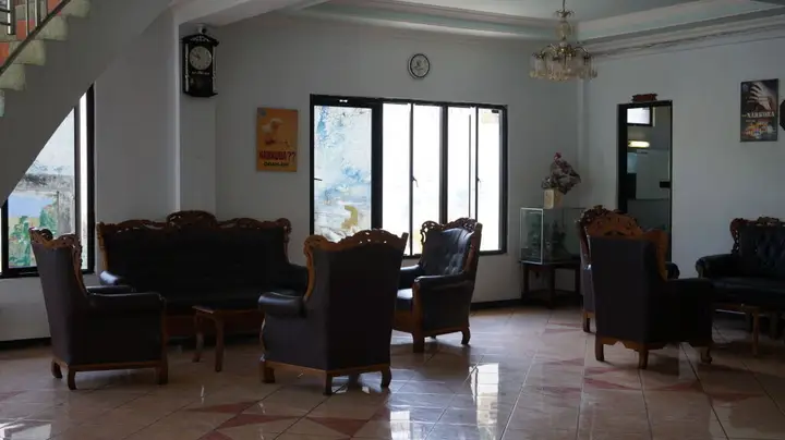 Бату: Hotel Surya Indah