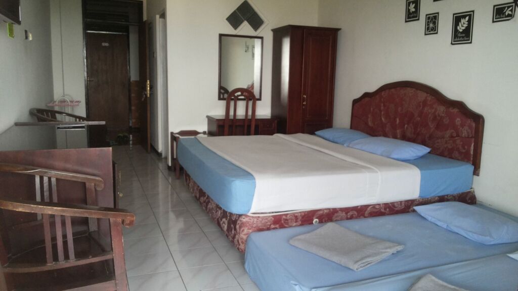 Бату: Hotel Surya Indah