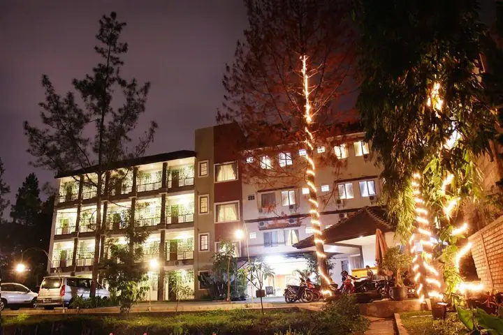Бандунг: Lotus Bandung