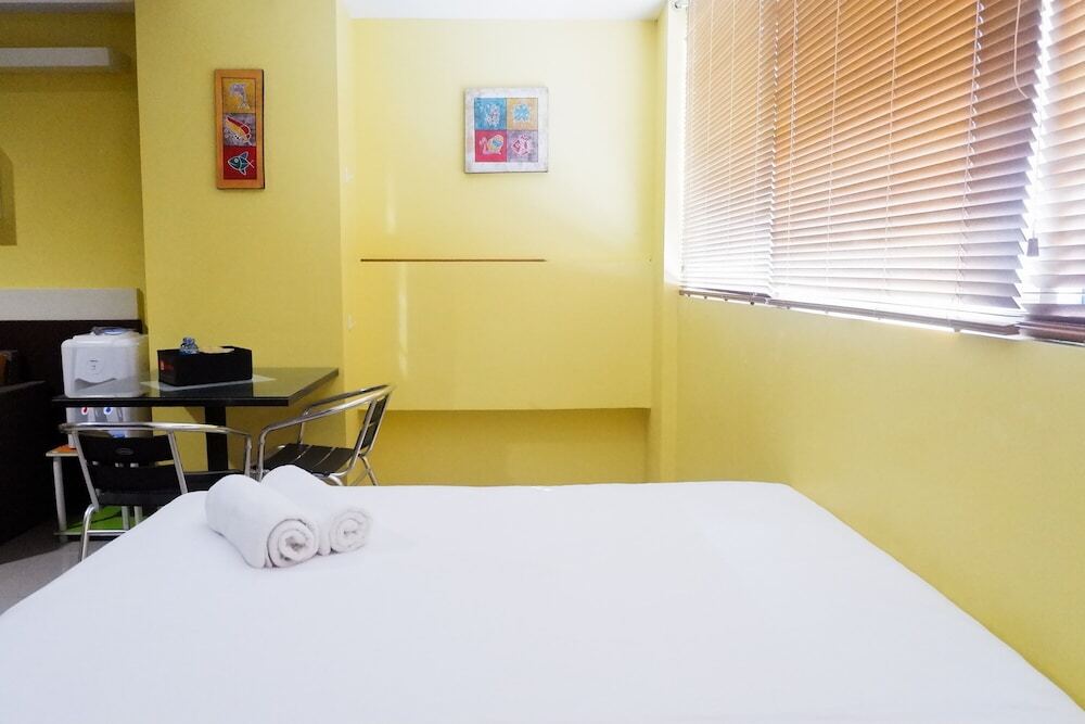 Сурабая: Comfy Studio at High Point Serviced Apartment By Travelio
