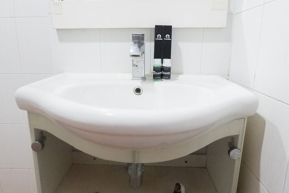 Сурабая: Comfy Studio at High Point Serviced Apartment By Travelio