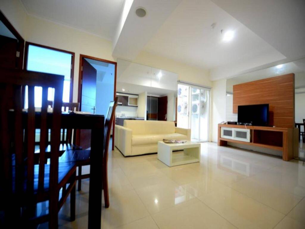 Сурабая: Comfy Studio at High Point Serviced Apartment By Travelio