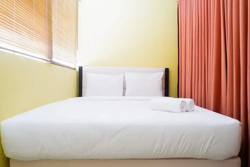 Сурабая: Comfy Studio at High Point Serviced Apartment By Travelio