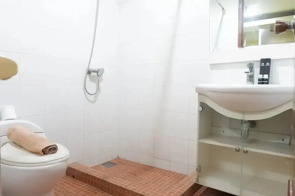 Сурабая: Comfy Studio at High Point Serviced Apartment By Travelio