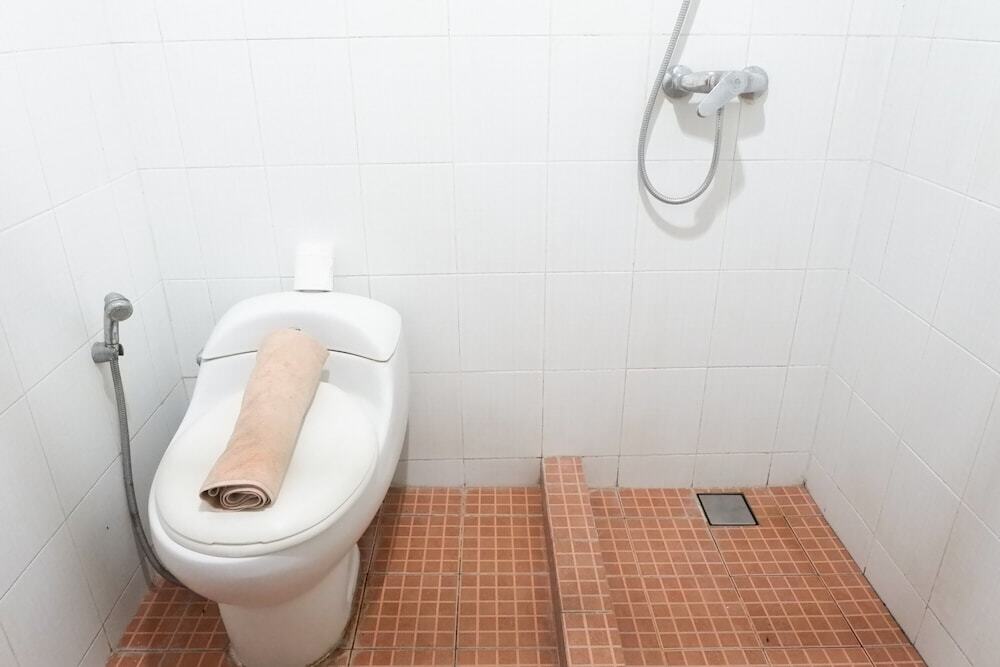 Сурабая: Comfy Studio at High Point Serviced Apartment By Travelio